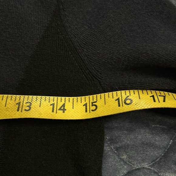 GUC Ann Taylor Navy and Black Warm Sweater Size Medium (would fit small though) - Picture 5 of 8